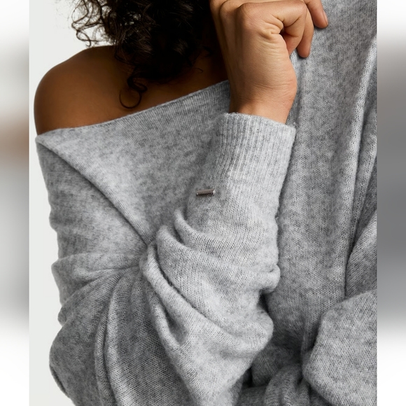 NWT Victoria's Secret Sweater - Picture 4 of 6